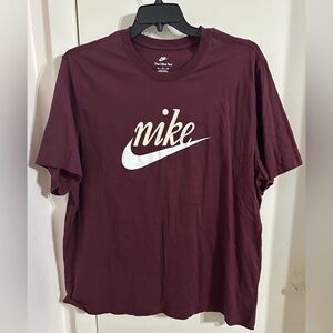 Nike Men's Burgundy Short Sleeve Tee